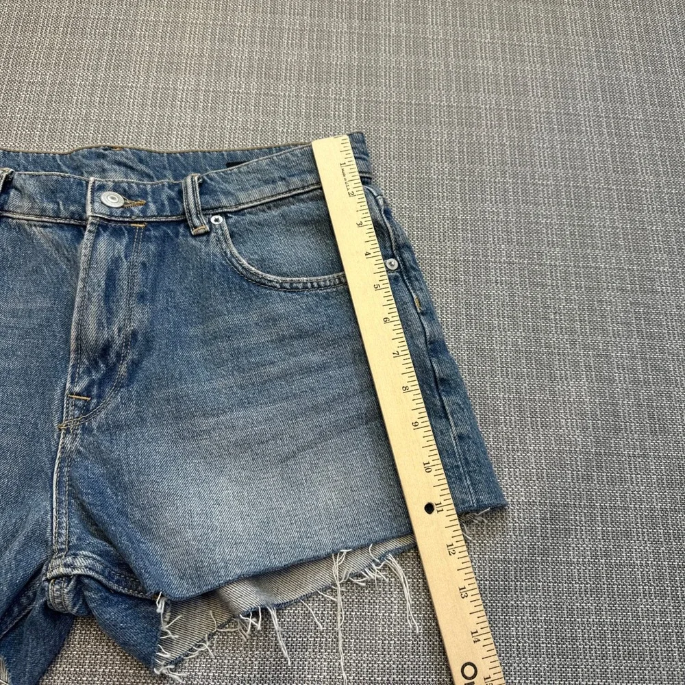 Casual Distressed Women's Denim Shorts - Blue